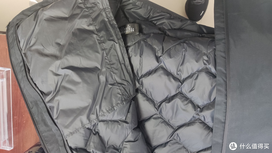 羽绒内胆内部菱形格，有暗兜