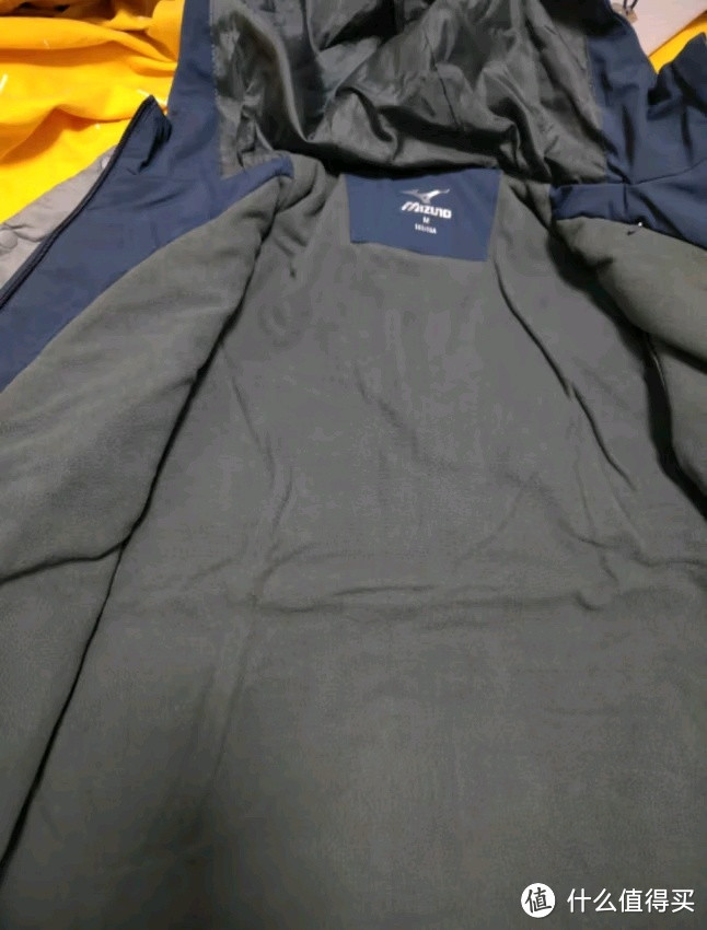 美津浓加绒夹克,保暖又时尚