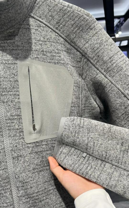 安踏Polartec抓绒衣：冬季保暖首选，高性价比之选