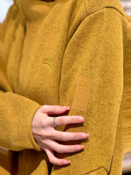 安踏P绒抓绒衣：Polartec面料保暖科技与优质性价比解析