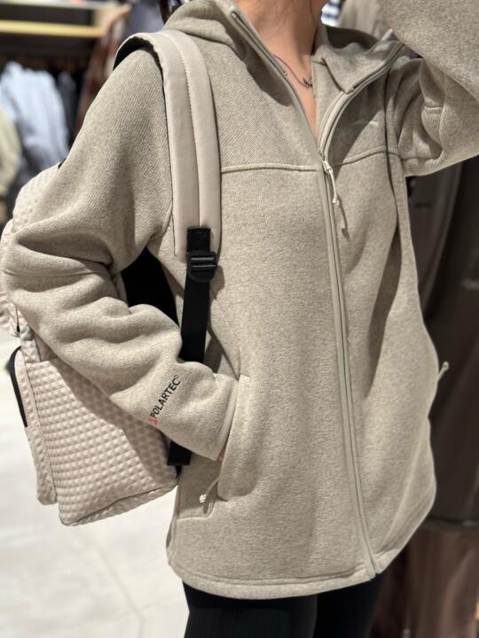 安踏P绒抓绒衣：Polartec面料保暖科技与优质性价比解析
