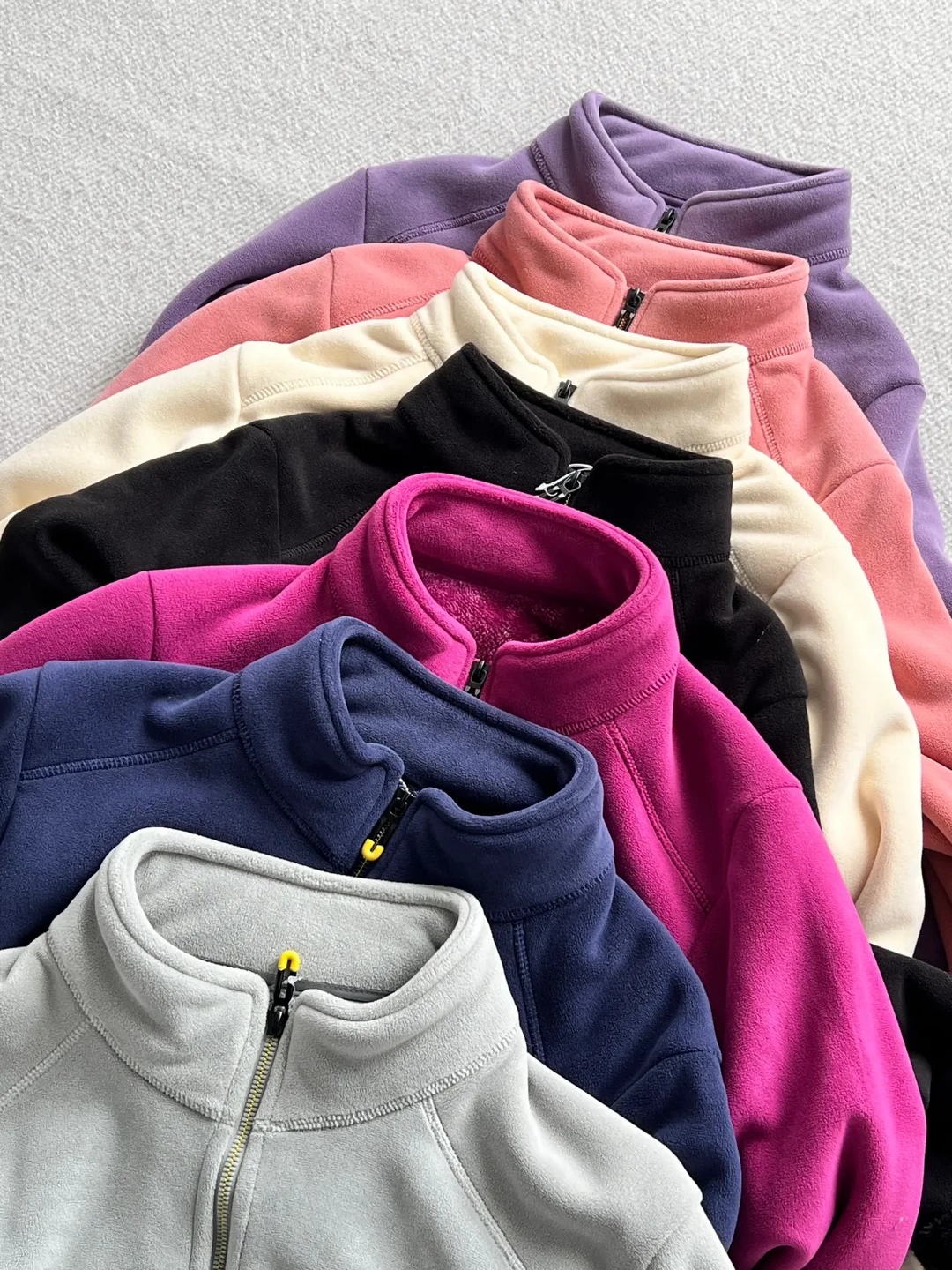 平价抓绒衣PK高端品牌:冬季保暖谁更胜一筹?