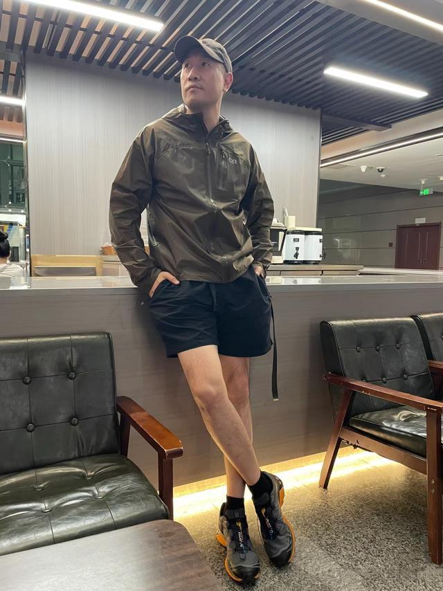 中年男性运动鞋挑选指南:舒适与气质兼备的品牌推荐